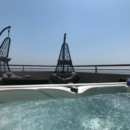 Icy Gæstehus 3*